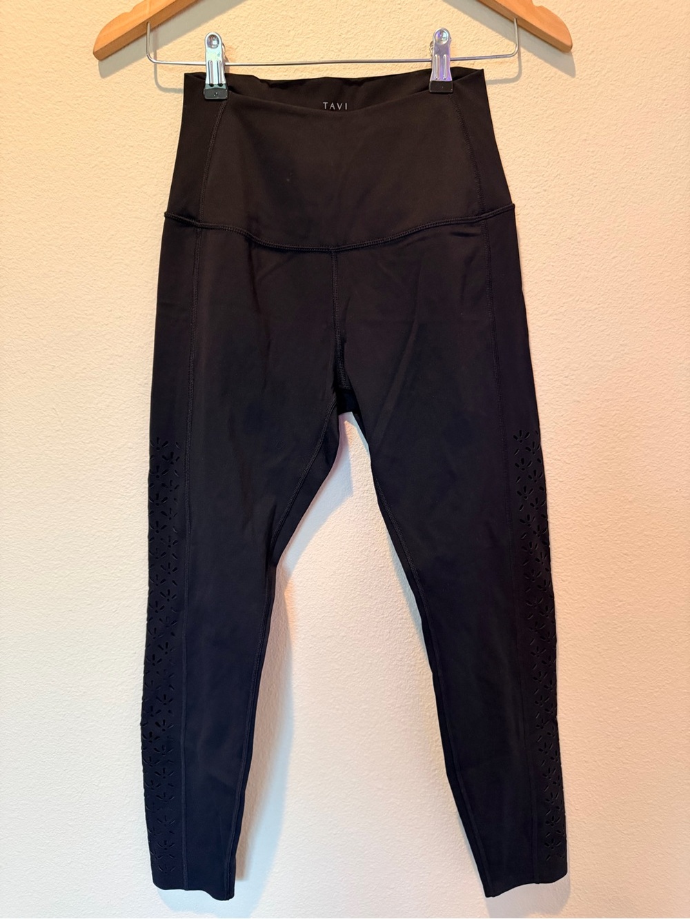 Tavi High Waisted Eyelet 7/8 Leggings Size M Black #0126